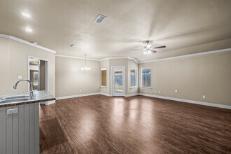9806 Avenue V in Lubbock, TX - Building Photo - Building Photo