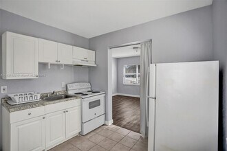 1625 S Federal Hwy-Unit -4 in Lake Worth, FL - Building Photo - Building Photo