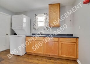 1621 E 11 Mile Rd in Madison Heights, MI - Building Photo - Building Photo