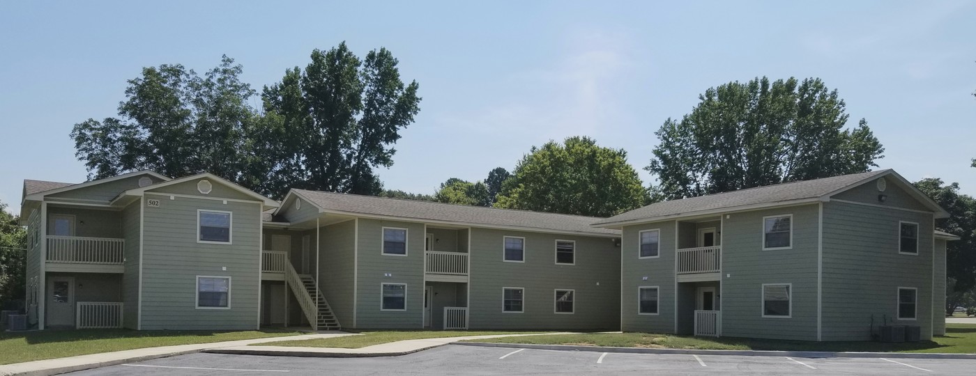 Pecan Grove Luxury Apartments in Bolivar, TN - Foto de edificio