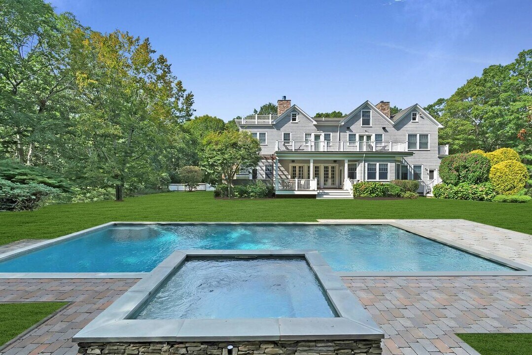 118 Water Mill Towd Rd in Water Mill, NY - Building Photo