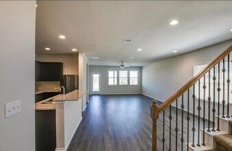 129 Goldfinch Dr in San Marcos, TX - Building Photo - Building Photo