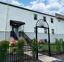 Pavilion Place in Indianapolis, IN - Building Photo