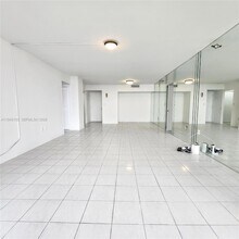 20505 E Country Club Dr, Unit 1635 in Aventura, FL - Building Photo - Building Photo