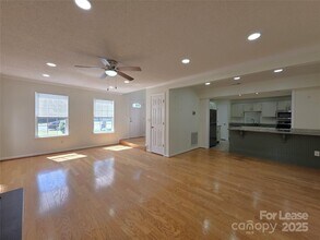 7106 Spring Creek Ln in Charlotte, NC - Building Photo - Building Photo