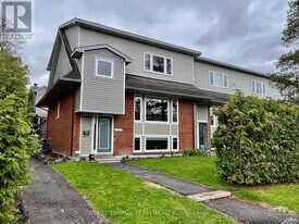 102 Monterey Dr in Ottawa, ON - Building Photo
