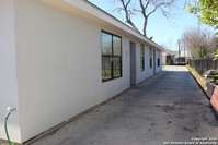 1721 Quintana Rd in San Antonio, TX - Foto de edificio - Building Photo