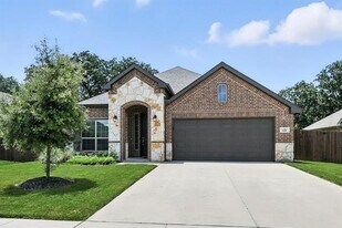 221 Gardenia Dr in Azle, TX - Building Photo