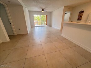 1170 Wildwood Lakes Blvd in Naples, FL - Building Photo - Building Photo