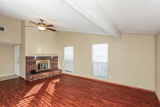 1913 Sandra Ln in Grand Prairie, TX - Building Photo - Building Photo