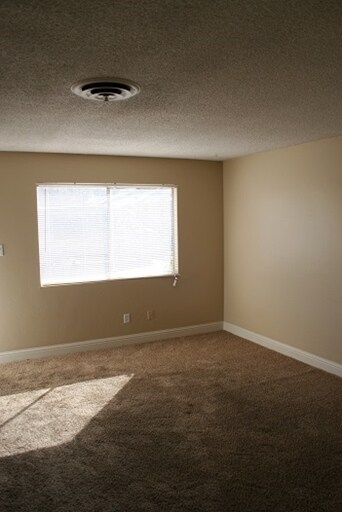 3849 Soranno Ave in Bakersfield, CA - Foto de edificio - Interior Photo