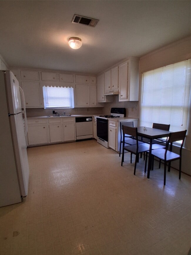 property at 204 Holderrieth Blvd