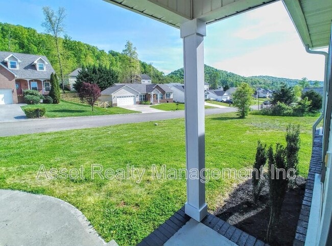 property at 3905 Hillside Terrace Ln