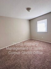 702 Alhambra Dr in Corpus Christi, TX - Building Photo - Building Photo