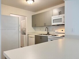 9703 Hammocks Blvd in Miami, FL - Building Photo