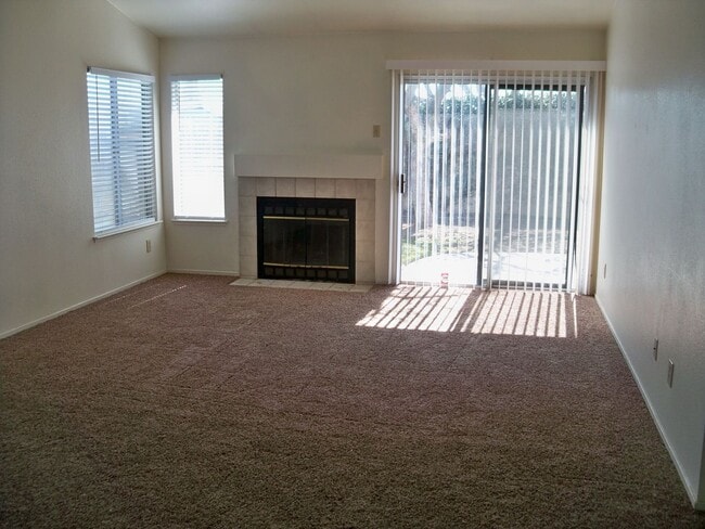 1220 Cribari Dr in Modesto, CA - Building Photo - Building Photo