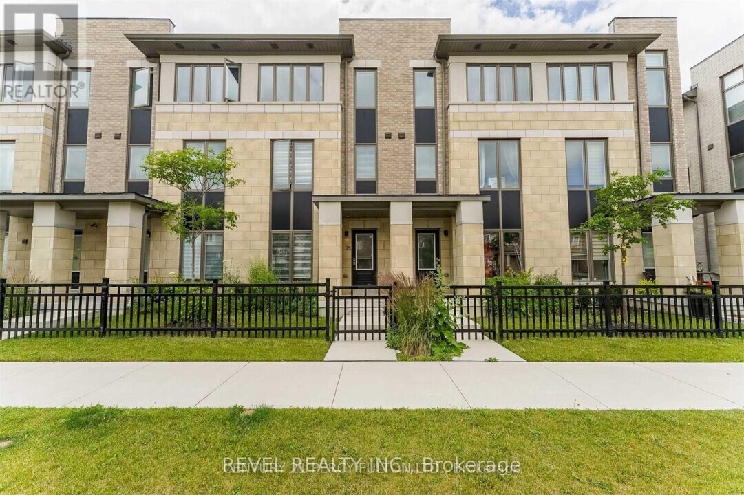 21 Donald Fleming Way in Whitby, ON - Building Photo