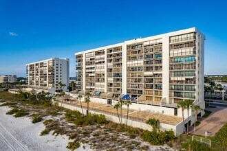Ocean Sands in Madeira Beach, FL - Foto de edificio - Building Photo