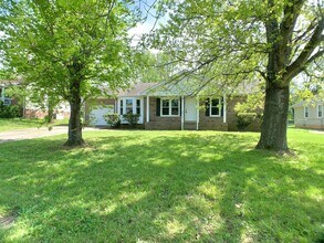 236 Moncrest Dr in Clarksville, TN - Building Photo - Building Photo