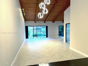 2753 Parkview Dr S in Hallandale Beach, FL - Building Photo - Building Photo