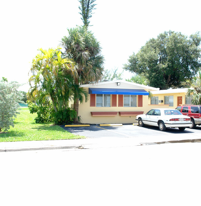 1620 NE 127th St in Miami, FL - Building Photo - Building Photo