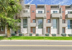 3285 W 17th Ave in Denver, CO - Building Photo