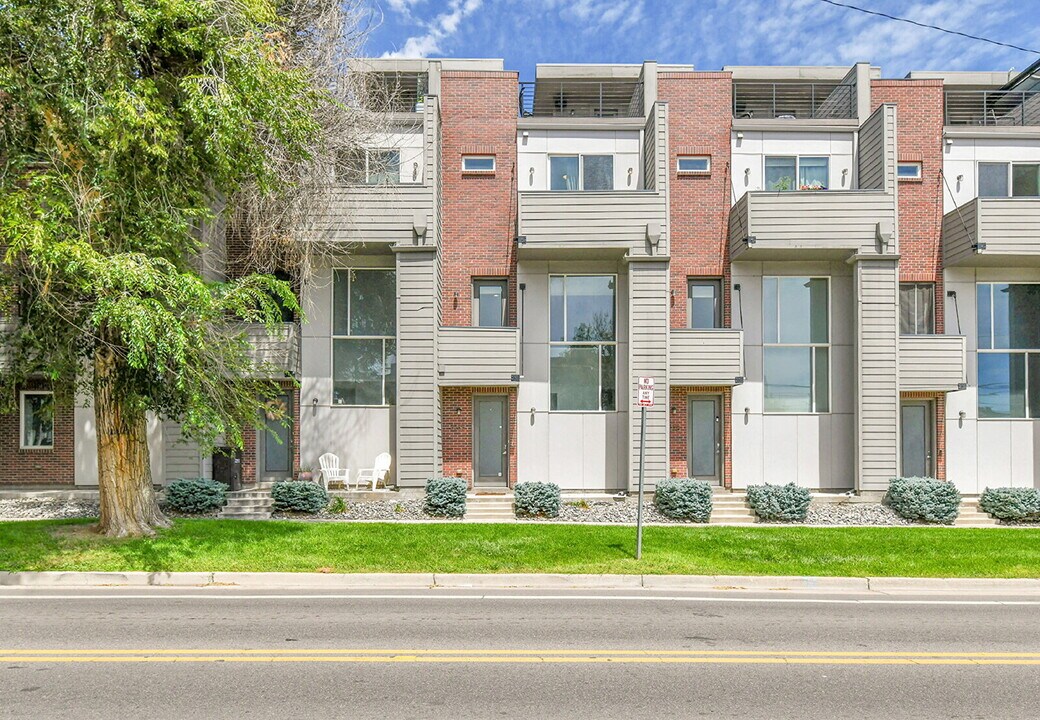 3285 W 17th Ave in Denver, CO - Building Photo