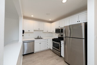 430 Wedgewood Cir in Belford, NJ - Building Photo - Building Photo