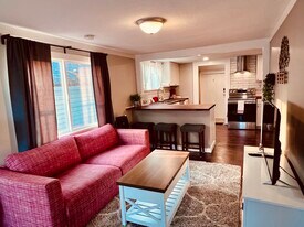 1938 5th St in Bremerton, WA - Building Photo