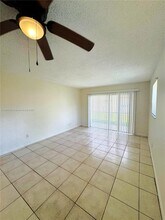 933 W Jasmine Dr in West Palm Beach, FL - Building Photo - Building Photo