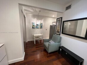 526 15th St in Miami Beach, FL - Foto de edificio - Building Photo