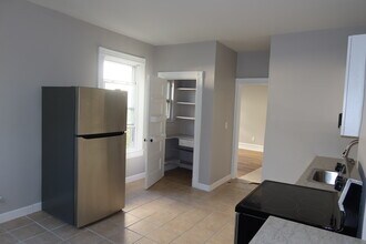 16 Benton St, Unit 2 in Hartford, CT - Building Photo - Building Photo