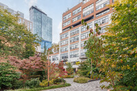 Newswalk in Brooklyn, NY - Foto de edificio - Building Photo