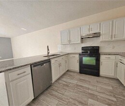 1068 Universal Rest Pl in Kissimmee, FL - Building Photo - Building Photo