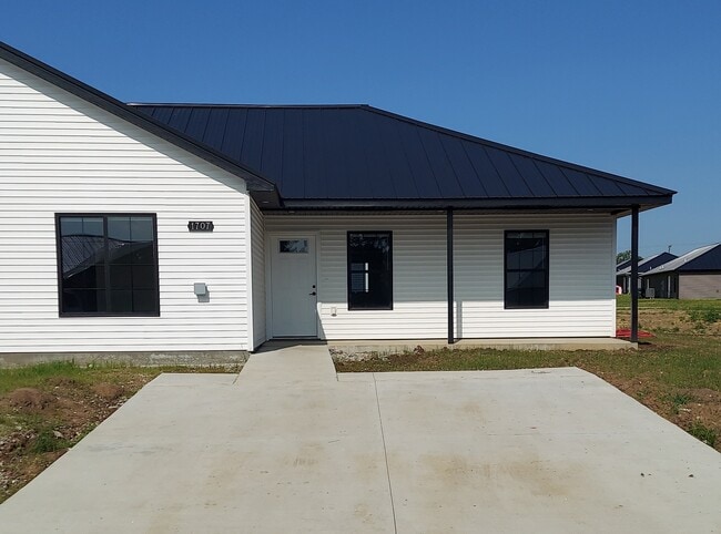 property at 1707 Soaring Ct