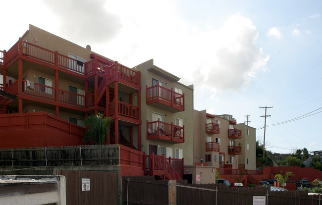 Cascadia Apartment Homes in San Diego, CA - Building Photo - Building Photo