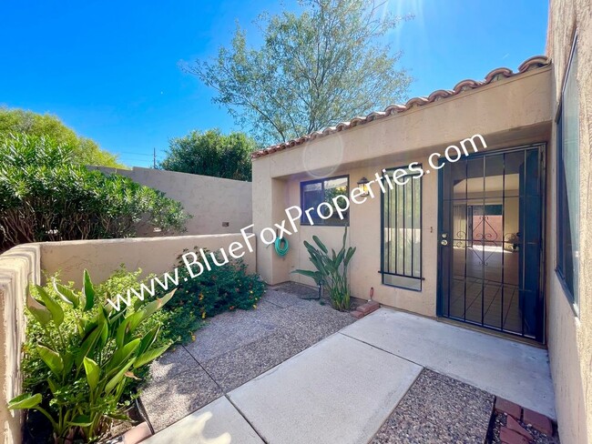 2996 E Greenlee St in Tucson, AZ - Building Photo - Building Photo