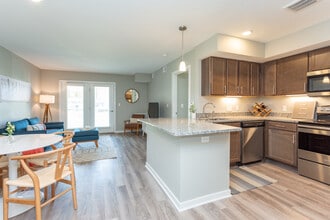 Lakeshore Flats in Grand Haven, MI - Foto de edificio - Interior Photo