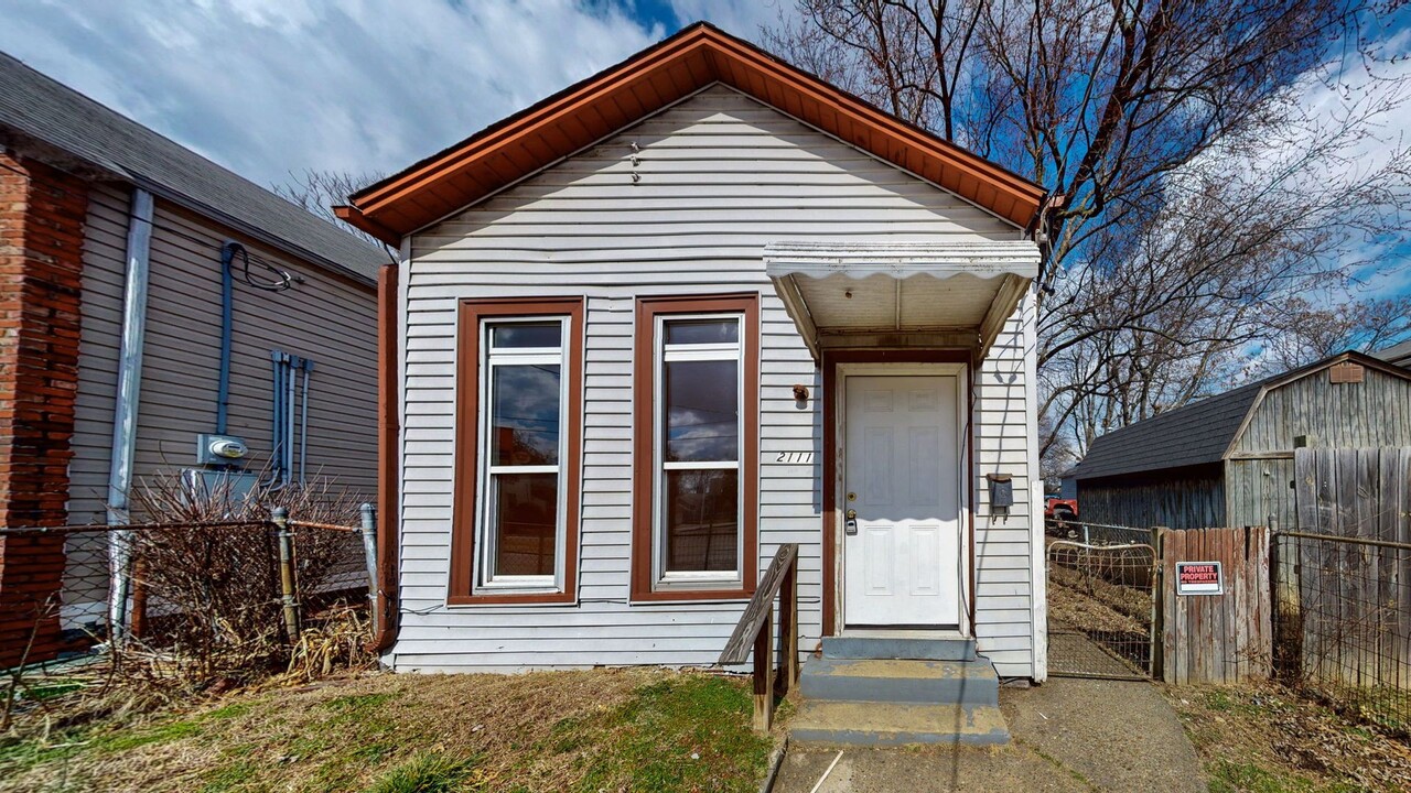 2111 Duncan St in Louisville, KY - Foto de edificio