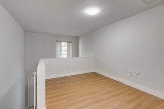 Hideaway in the Grove in Miami, FL - Foto de edificio - Interior Photo