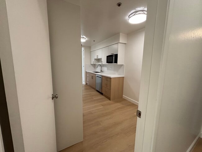 230 W 5th Ave, Unit 303 in San Mateo, CA - Foto de edificio - Building Photo