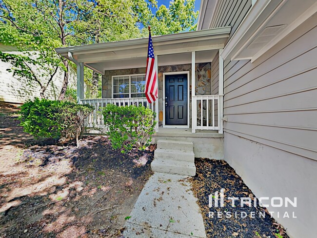 536 Woodstone Rd in Lithonia, GA - Foto de edificio - Building Photo