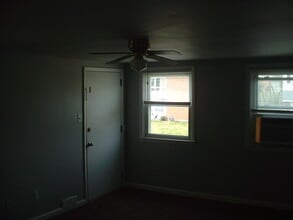 128 W Maryland Ave, Unit B in Aldan, PA - Foto de edificio - Building Photo