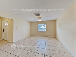 5335 Laurelwood Pl in Sarasota, FL - Foto de edificio - Building Photo