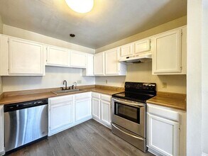 1730 Timber Ridge Rd in Austin, TX - Building Photo - Building Photo