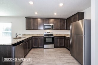 3399 Lakeland Ave in Palm Bay, FL - Foto de edificio - Building Photo