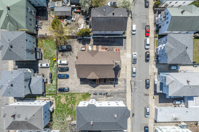 88 Harrison ST in Fall River, MA - Foto de edificio - Building Photo