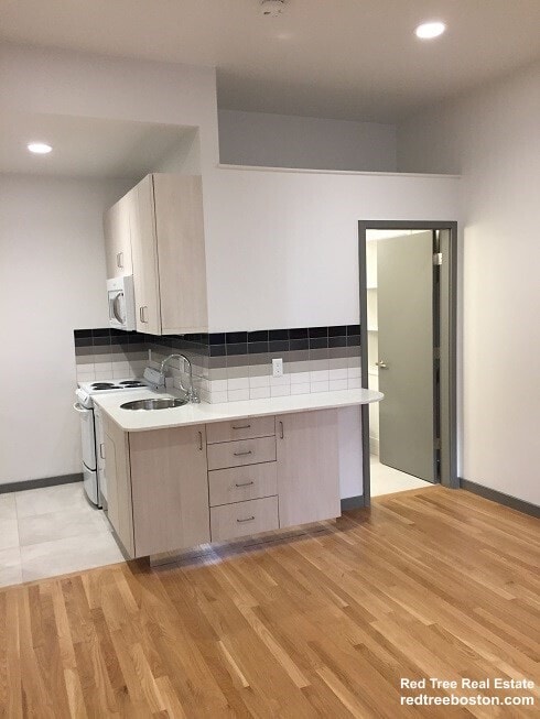 144 Bowdoin St, Unit 23 in Boston, MA - Building Photo - Building Photo