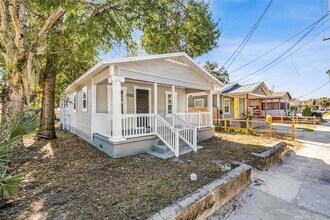 2725 E Columbus Dr in Tampa, FL - Foto de edificio - Building Photo