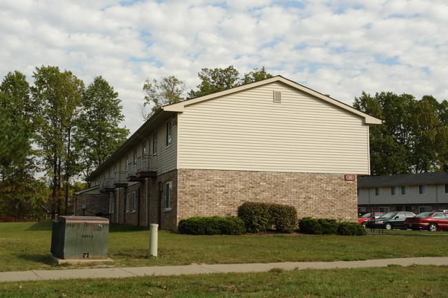 Hampshire House in Warren, OH - Foto de edificio - Building Photo